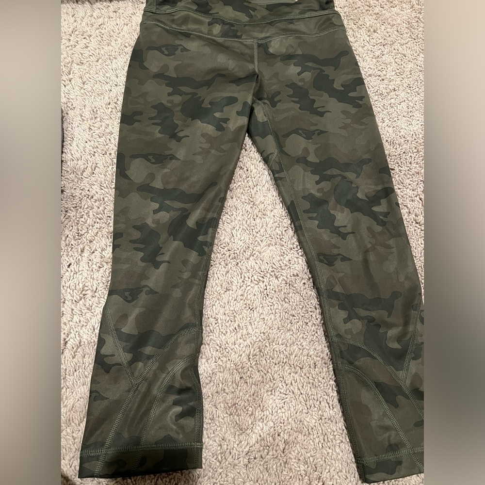 Camo Lululemon size 4 leggings